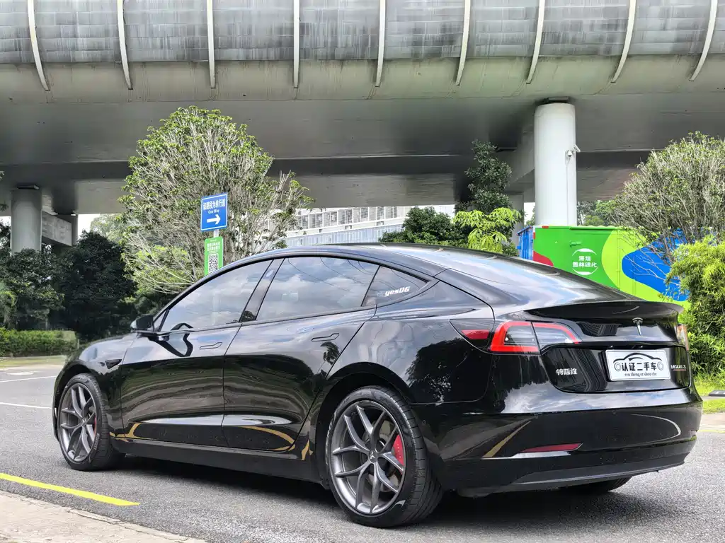 Tesla Model 3 — фото 10