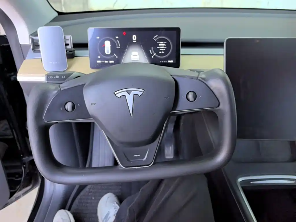 Tesla Model Y — фото 11