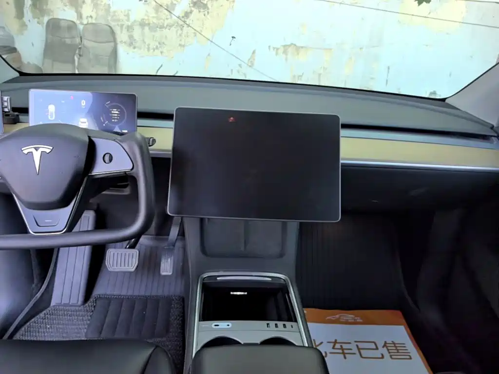 Tesla Model Y — фото 13