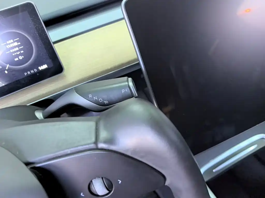 Tesla Model Y — фото 14