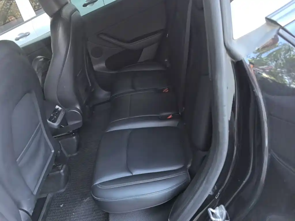 Tesla Model Y — фото 17