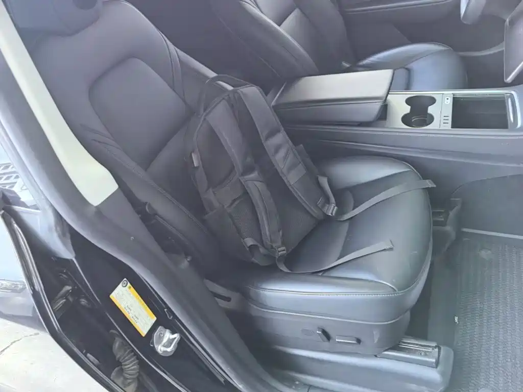 Tesla Model Y — фото 25