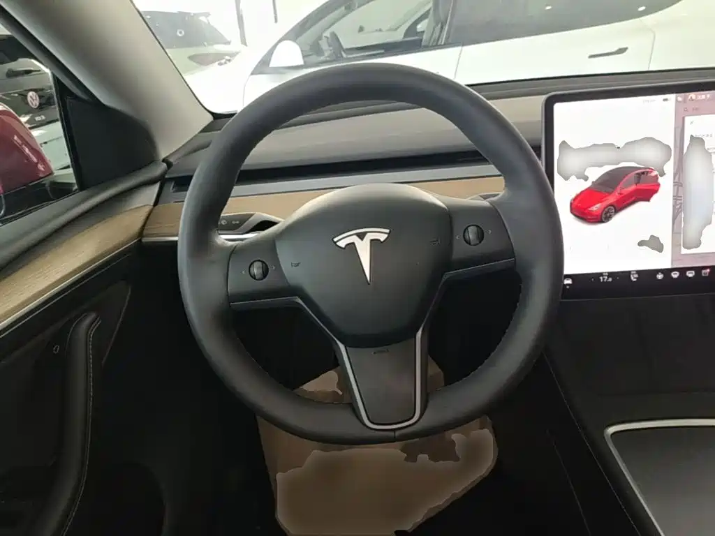 Tesla Model Y — фото 11