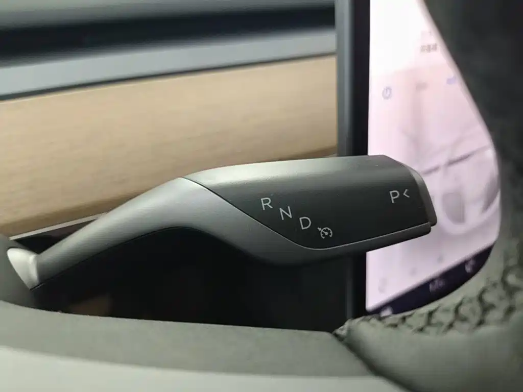 Tesla Model Y — фото 14