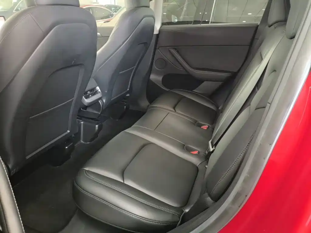 Tesla Model Y — фото 17