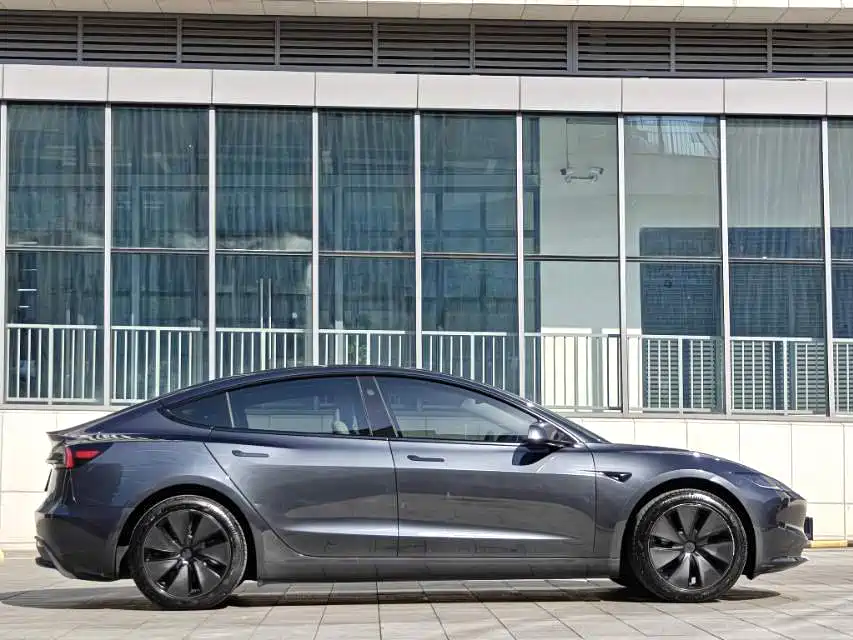 Tesla Model 3 — фото 8