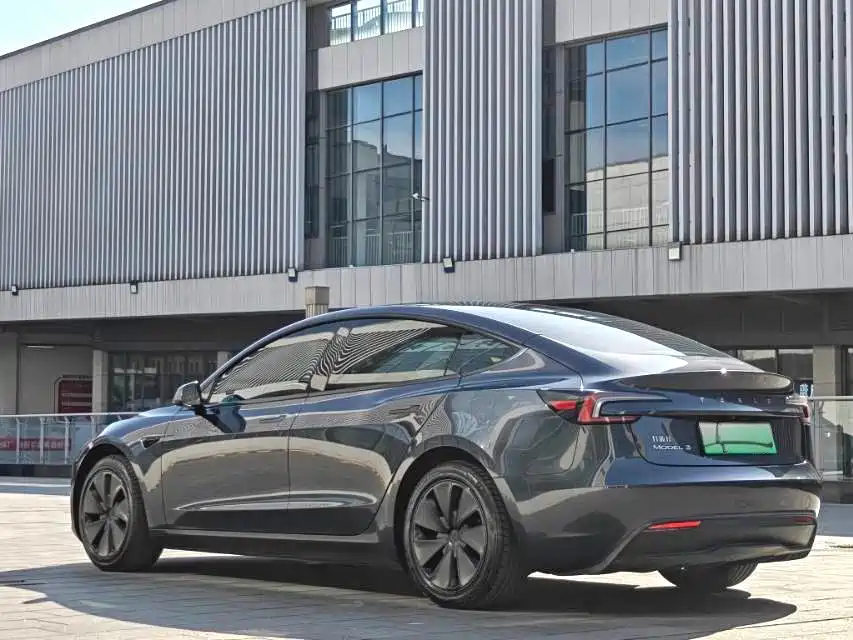 Tesla Model 3 — фото 9