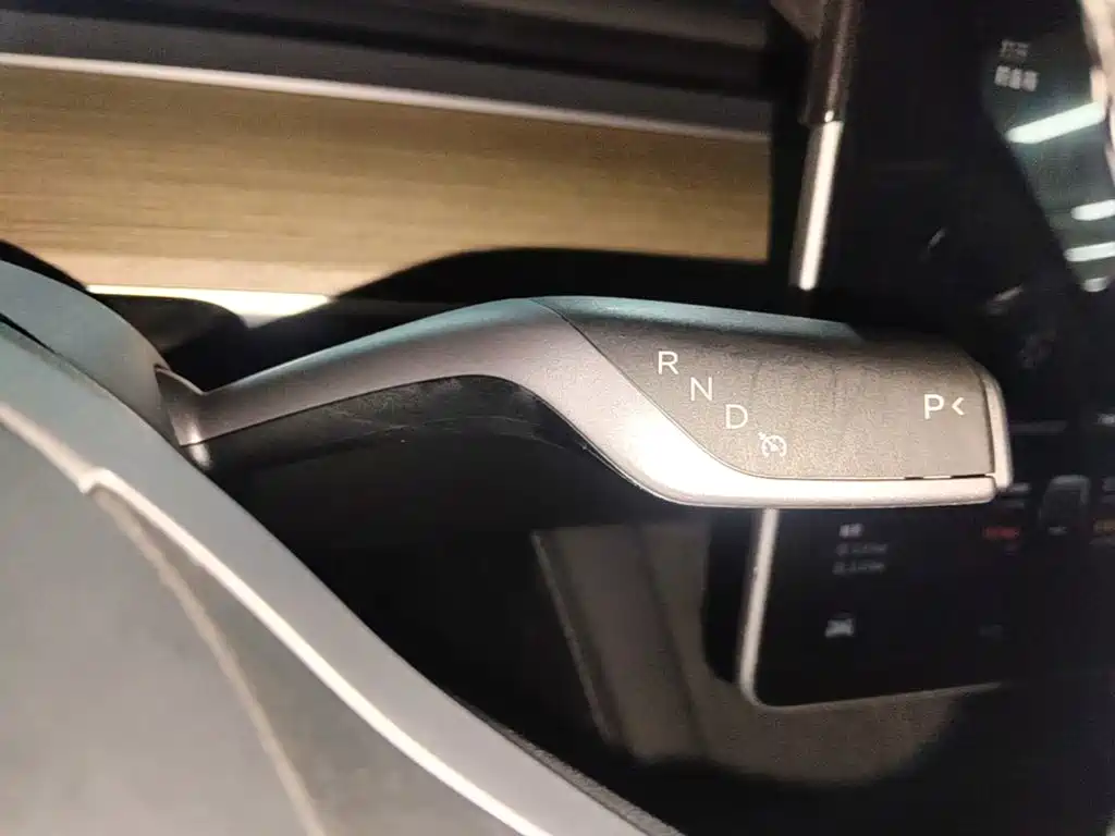 Tesla Model Y — фото 14