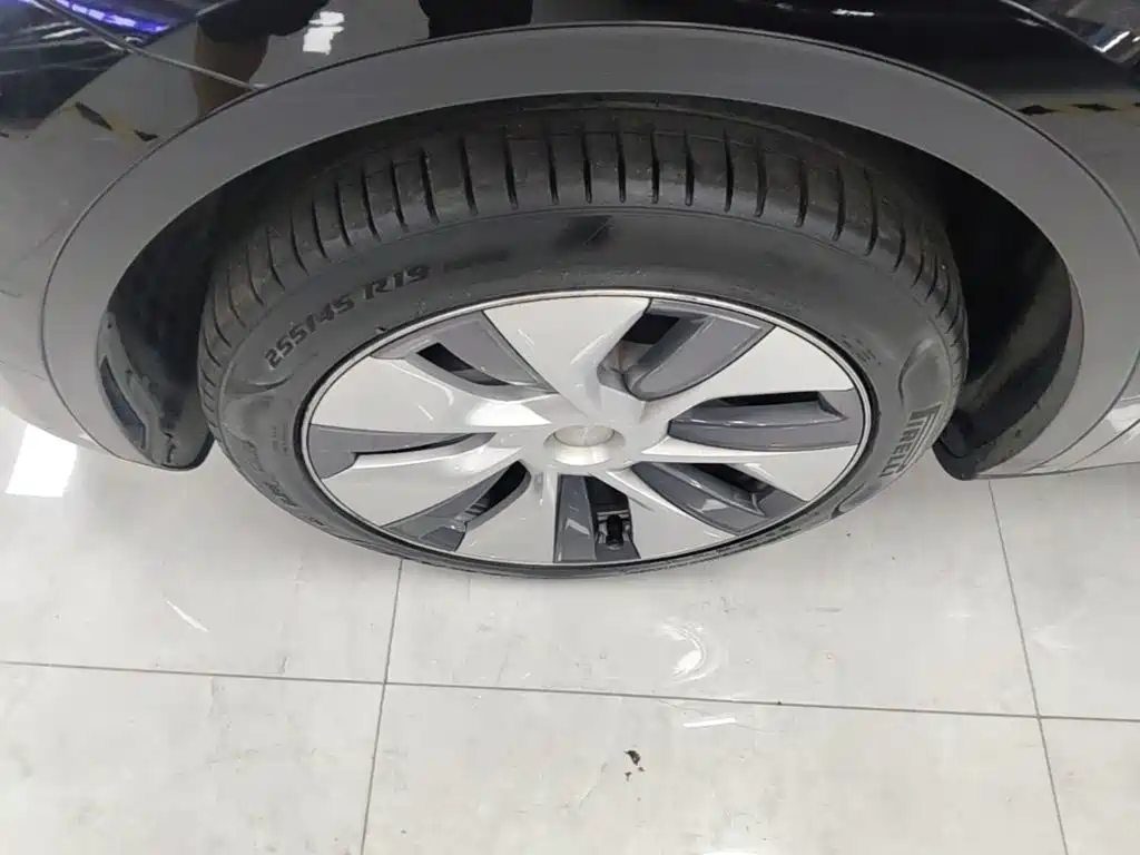 Tesla Model Y — фото 23