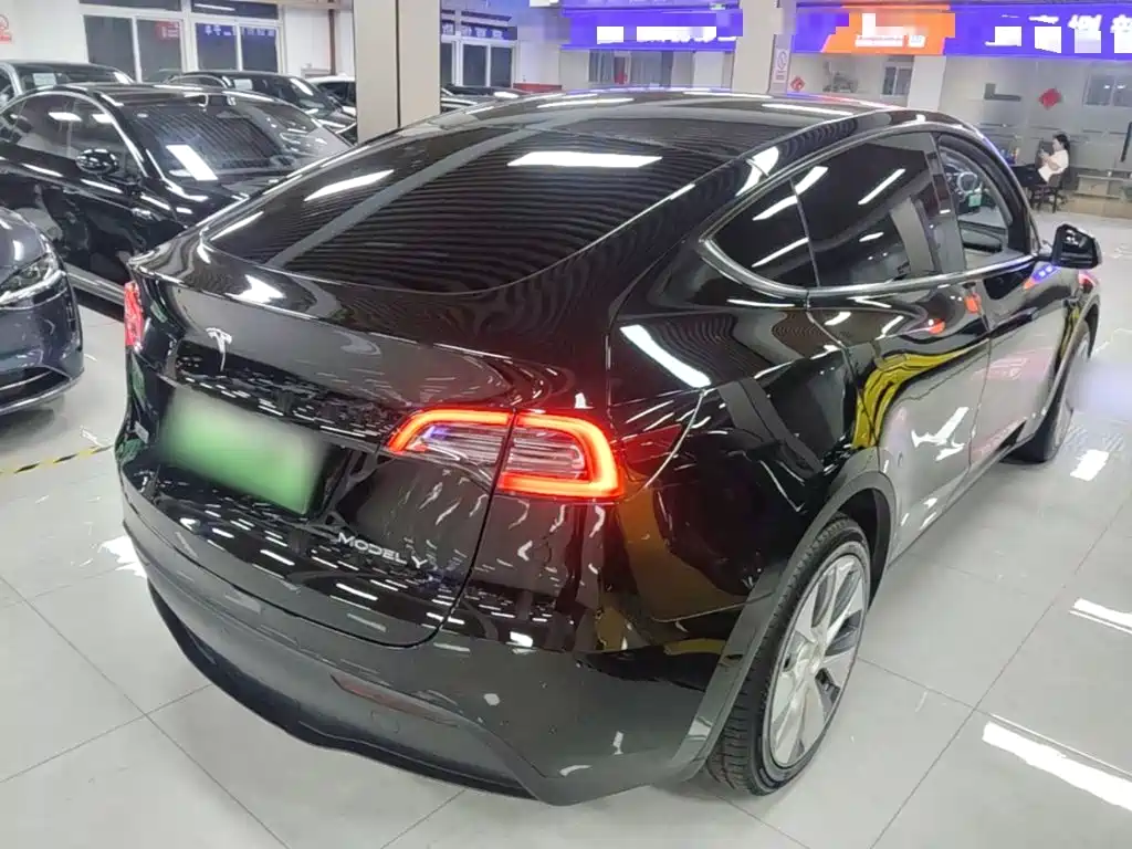 Tesla Model Y — фото 7