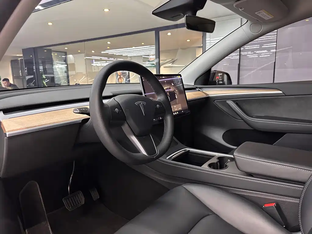 Tesla Model Y — фото 5
