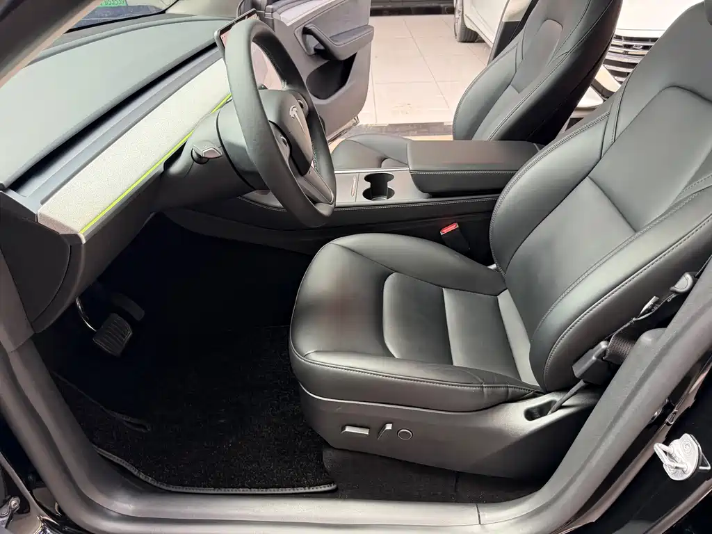 Tesla Model Y — фото 10