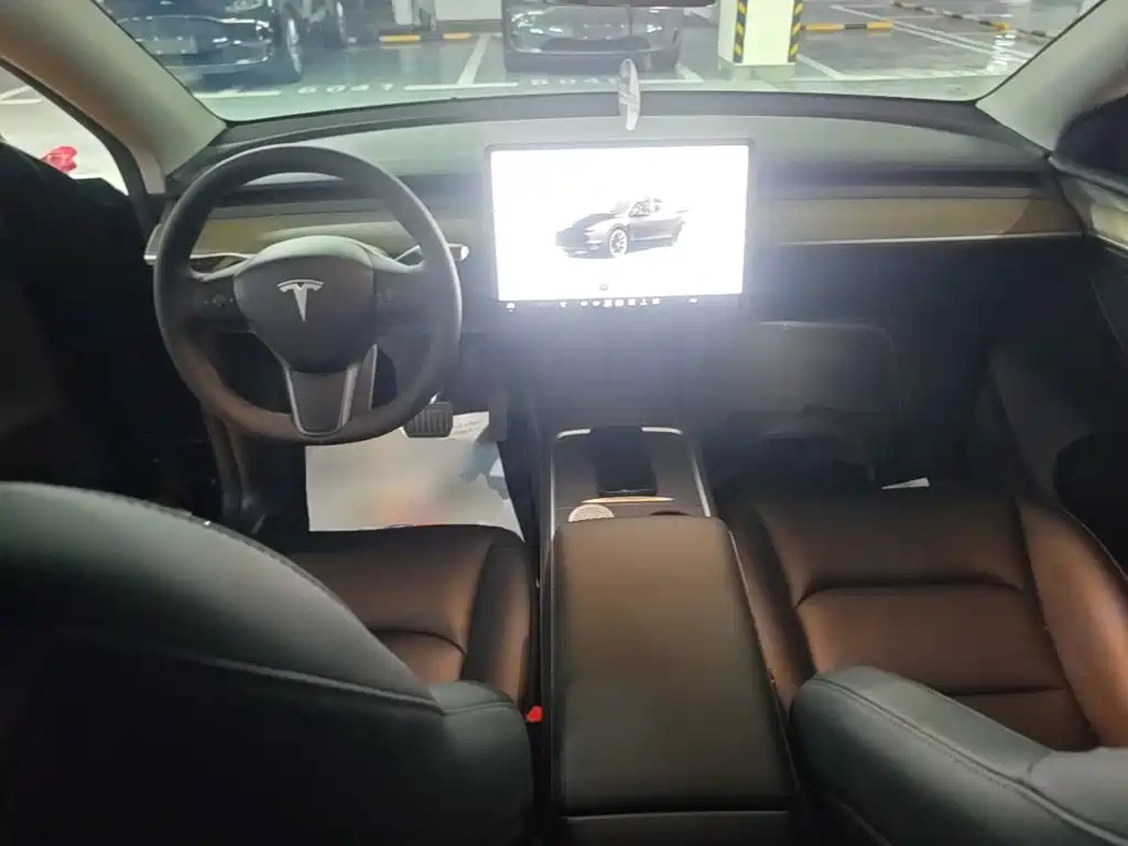 Tesla Model Y — фото 10