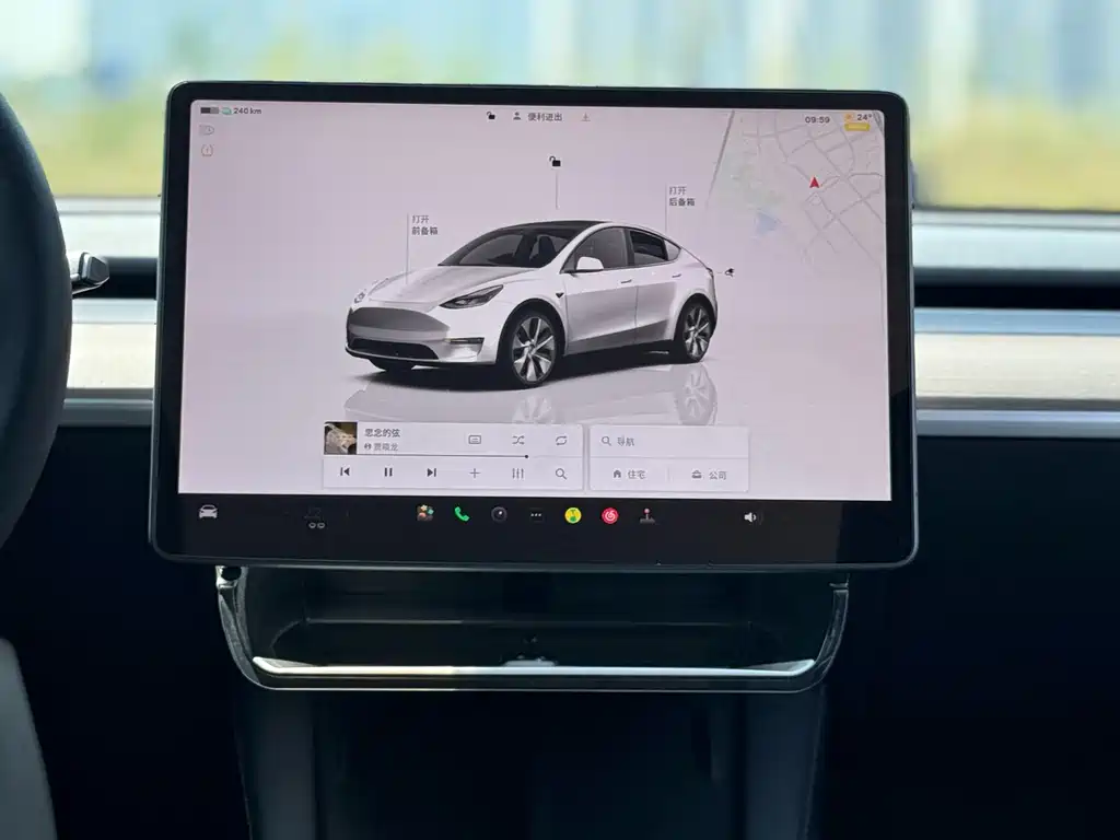 Tesla Model Y — фото 10