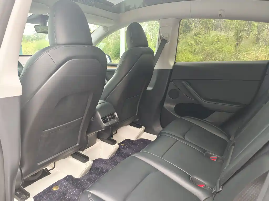 Tesla Model Y — фото 28