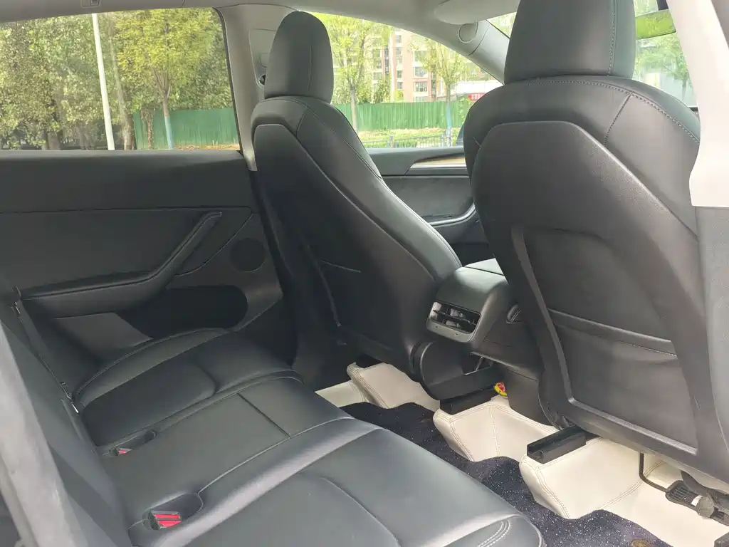 Tesla Model Y — фото 33