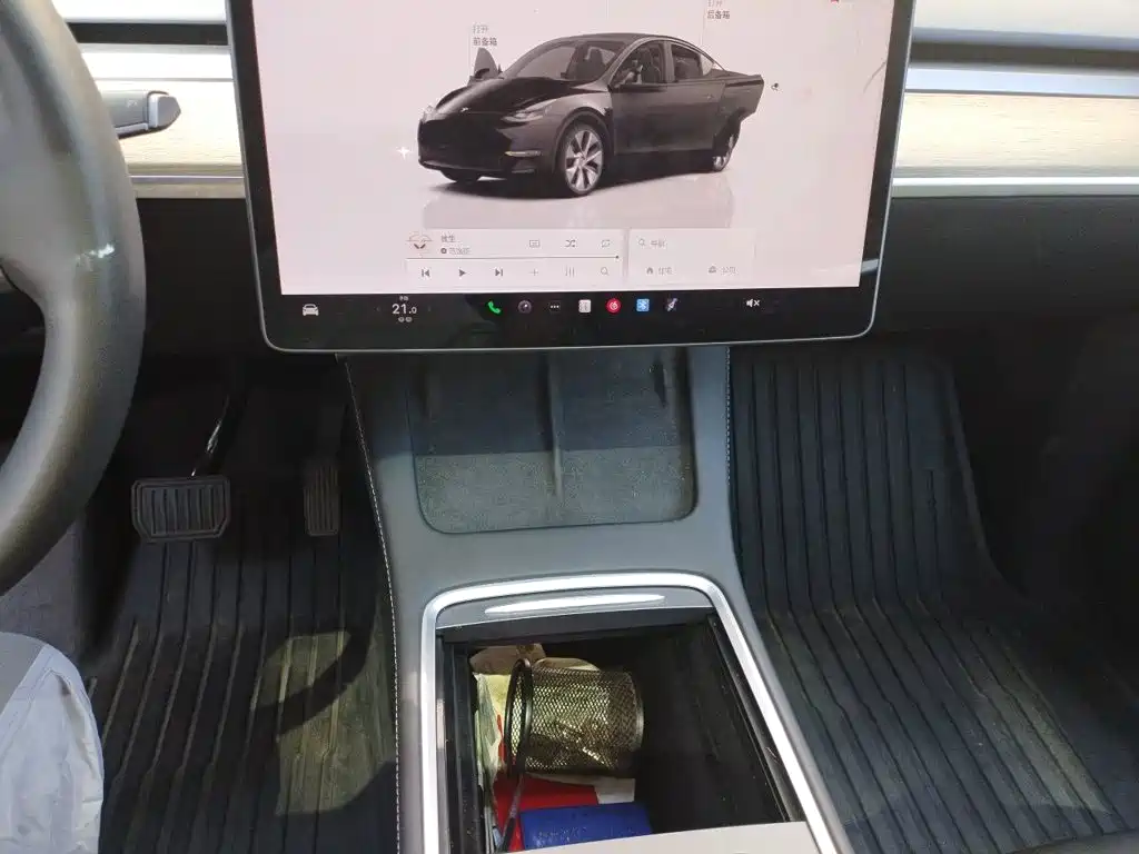 Tesla Model Y — фото 9