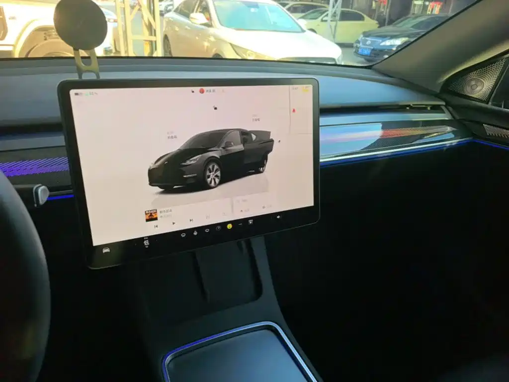 Tesla Model Y — фото 13