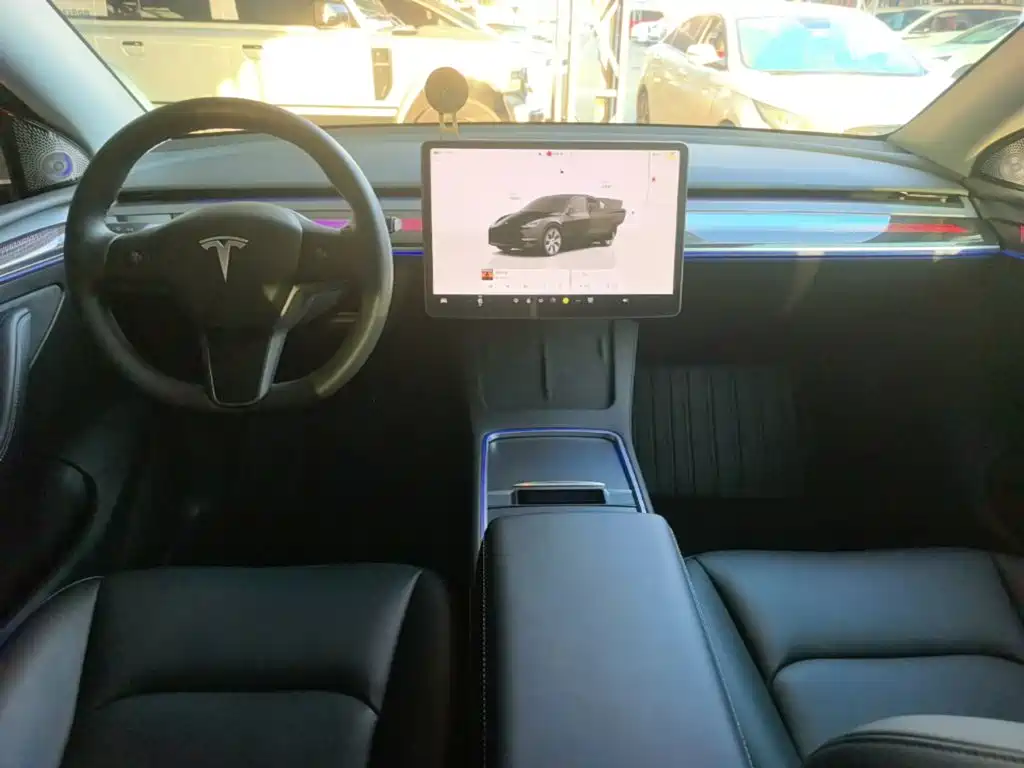 Tesla Model Y — фото 10