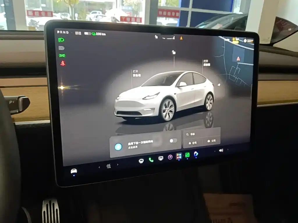 Tesla Model Y — фото 13