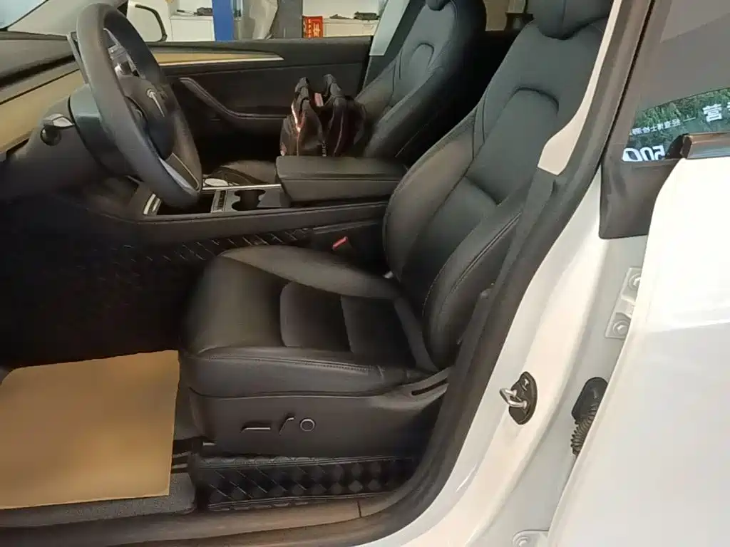 Tesla Model Y — фото 15