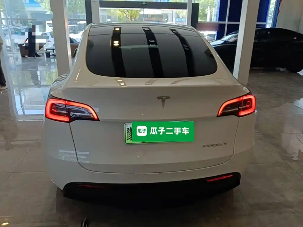 Tesla Model Y — фото 6