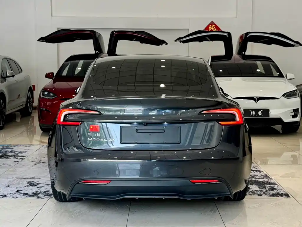 Tesla Model 3 — фото 14