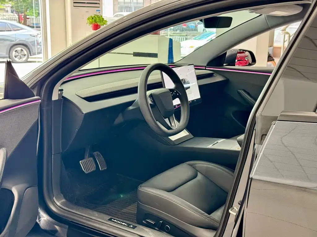 Tesla Model 3 — фото 4