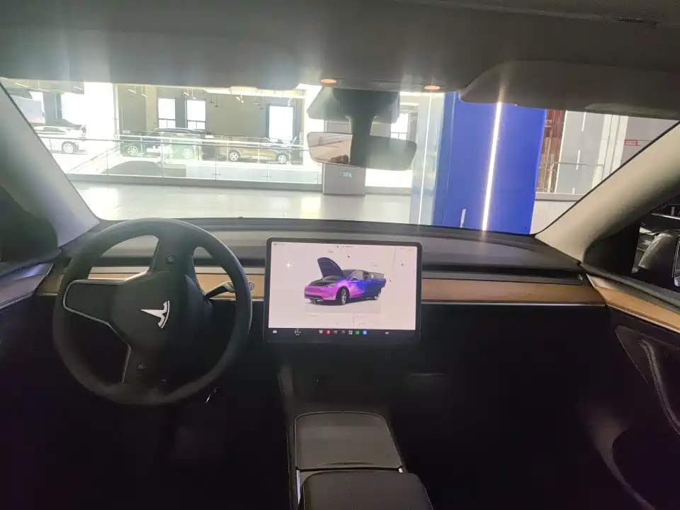Tesla Model Y — фото 5