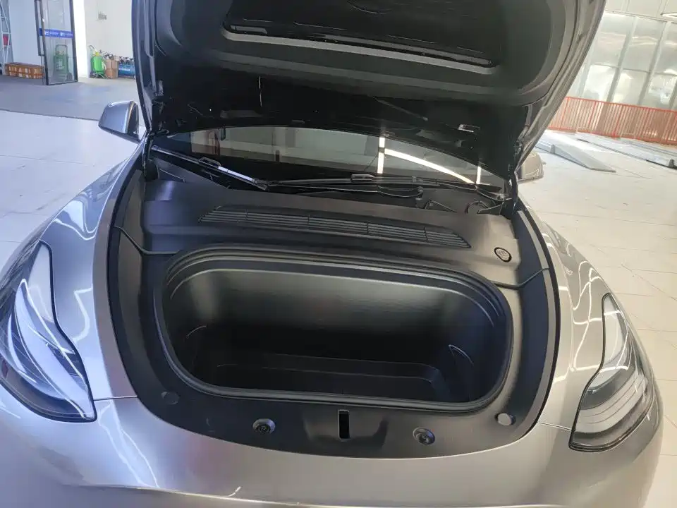 Tesla Model Y — фото 8