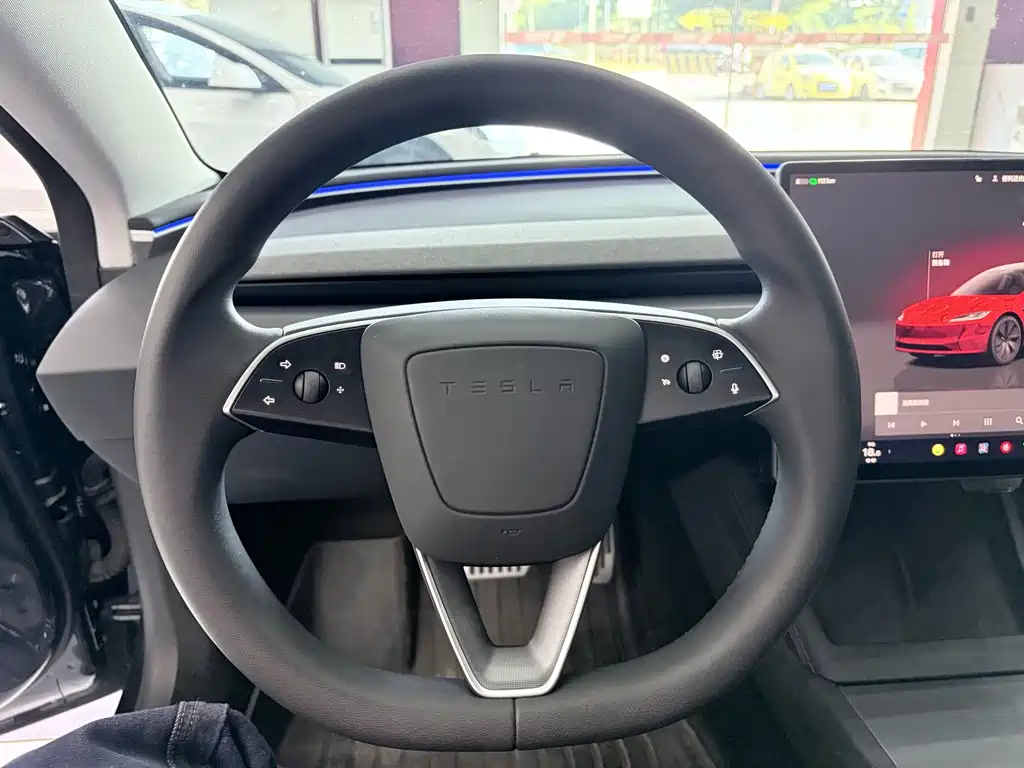 Tesla Model 3 — фото 11