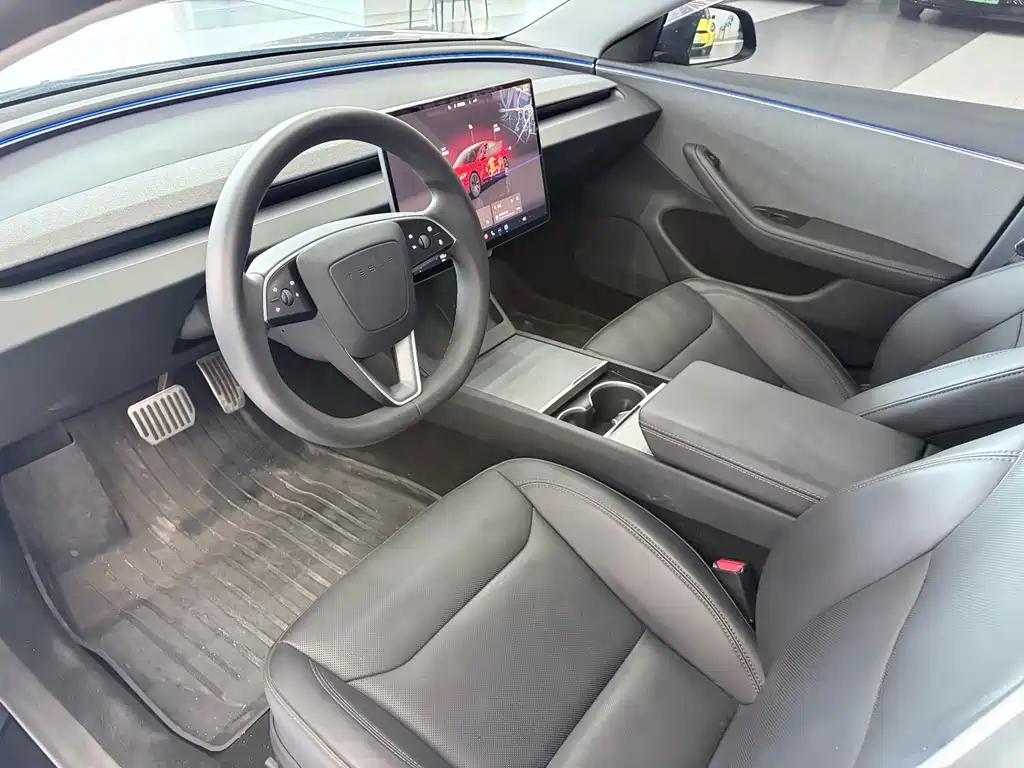 Tesla Model 3 — фото 14