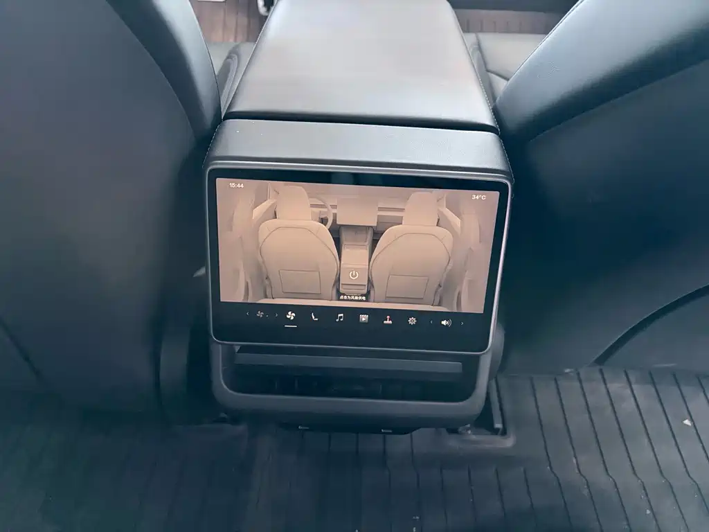 Tesla Model 3 — фото 17