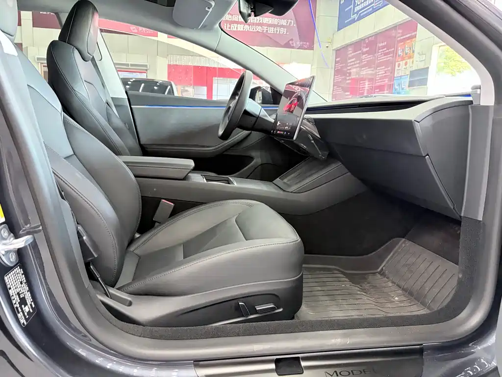 Tesla Model 3 — фото 18