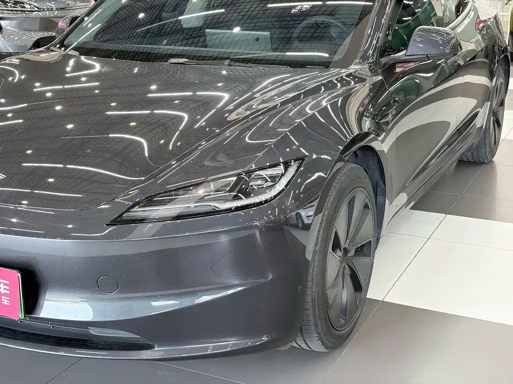 Tesla Model 3 — фото 4