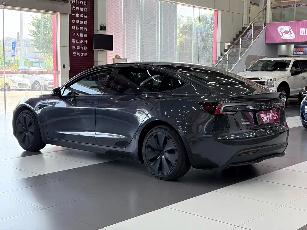 Tesla Model 3 — фото 5