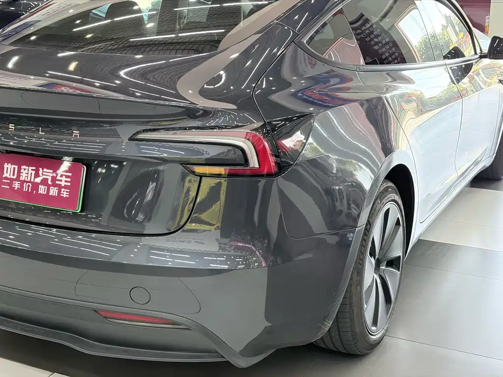Tesla Model 3 — фото 8