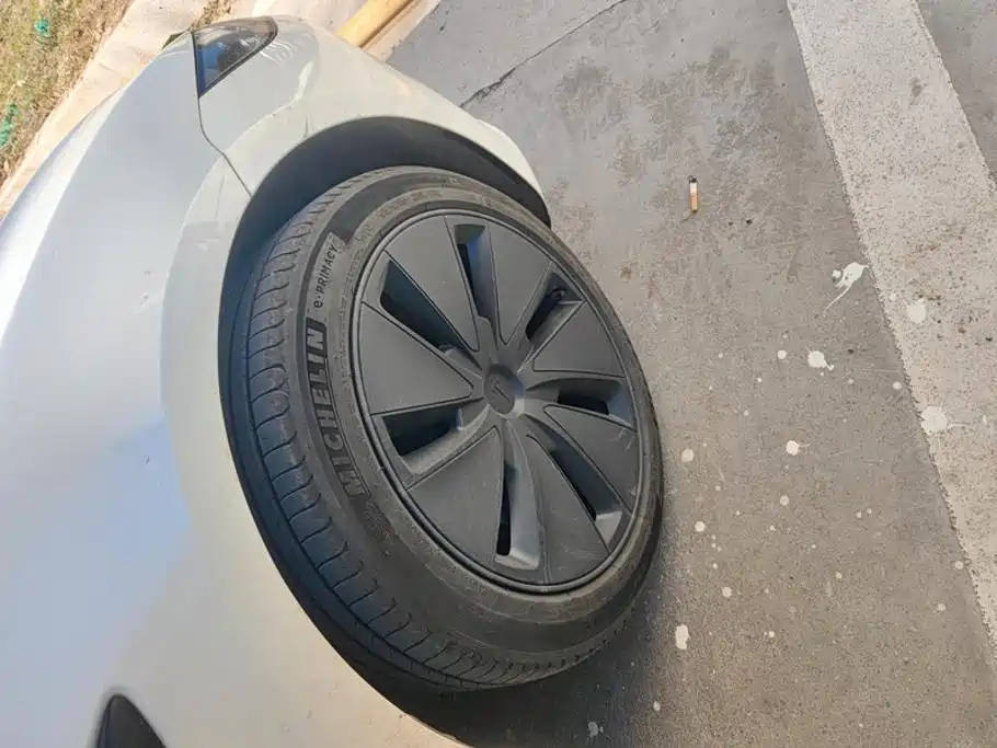 Tesla Model 3 — фото 2