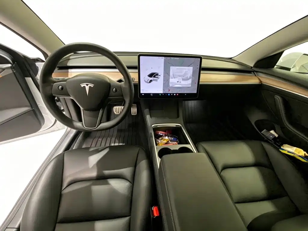 Tesla Model 3 — фото 4