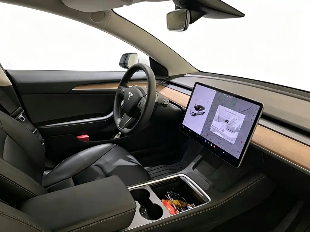 Tesla Model 3 — фото 6