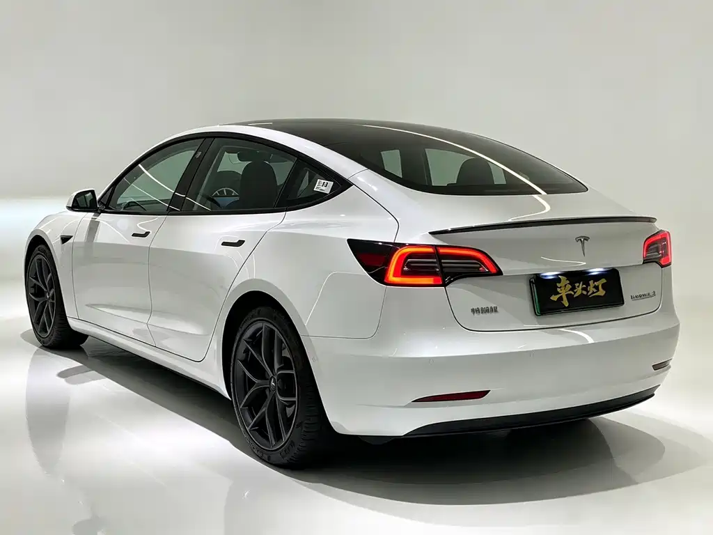 Tesla Model 3 — фото 7