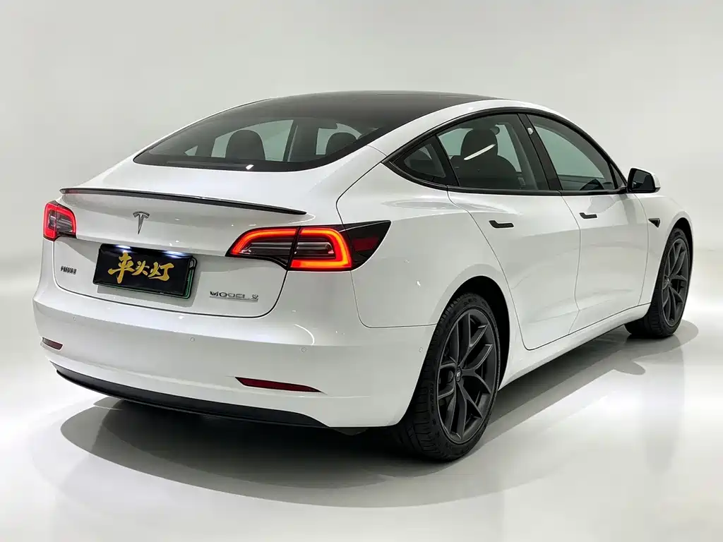 Tesla Model 3 — фото 9