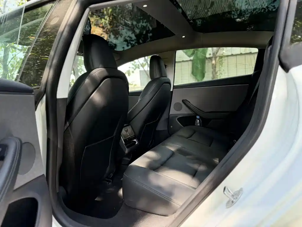 Tesla Model 3 — фото 6