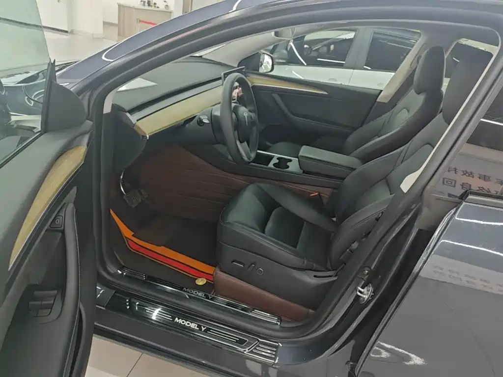 Tesla Model Y — фото 15