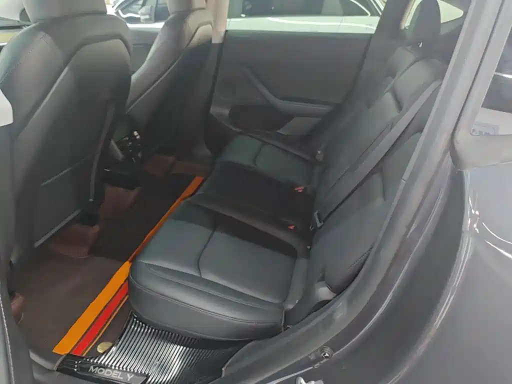 Tesla Model Y — фото 17