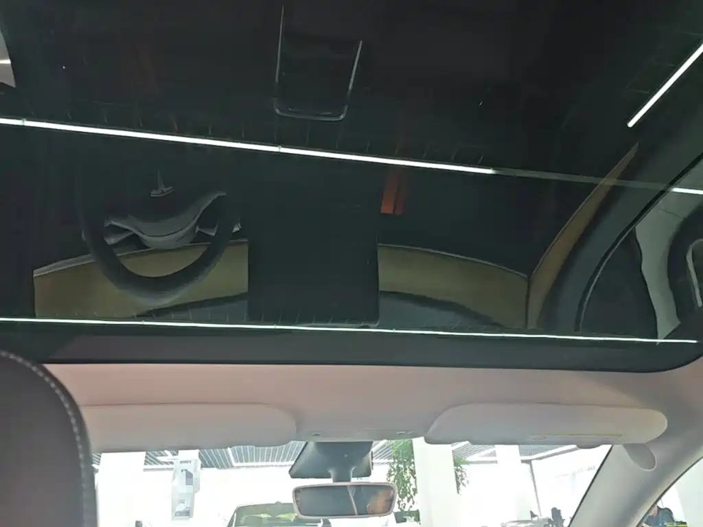 Tesla Model Y — фото 18