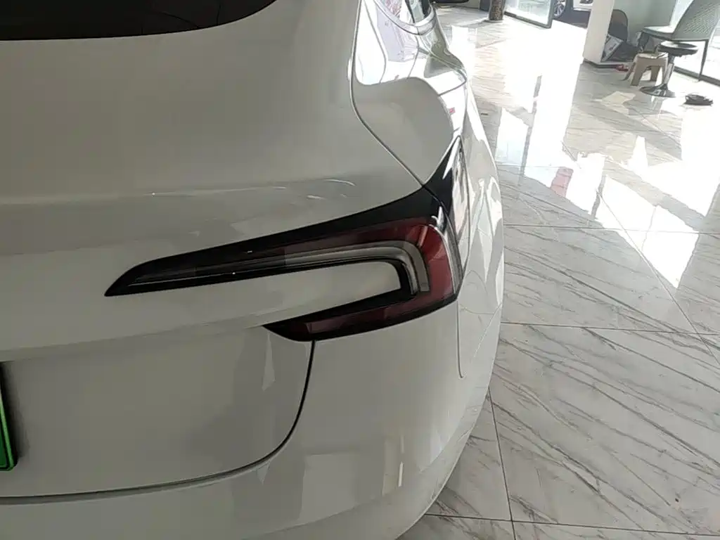 Tesla Model 3 — фото 8