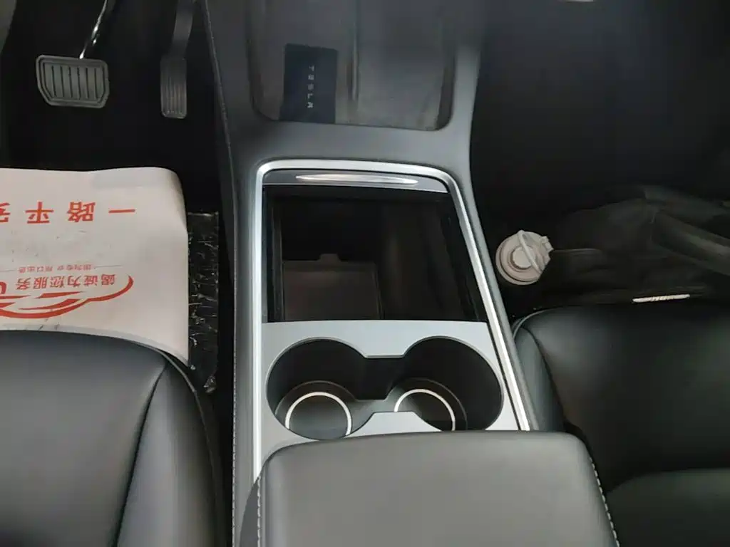 Tesla Model Y — фото 14