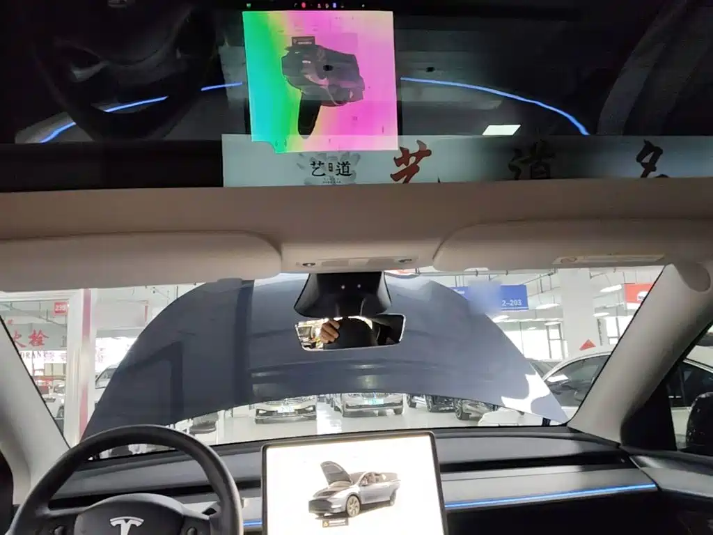 Tesla Model Y — фото 18