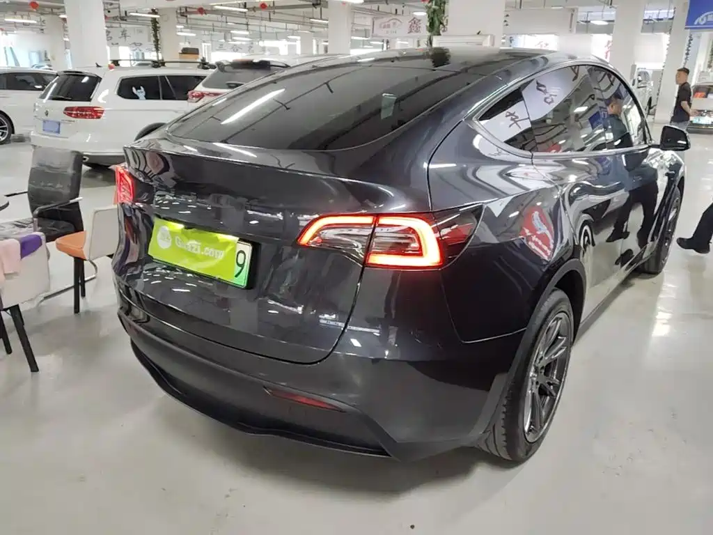 Tesla Model Y — фото 7
